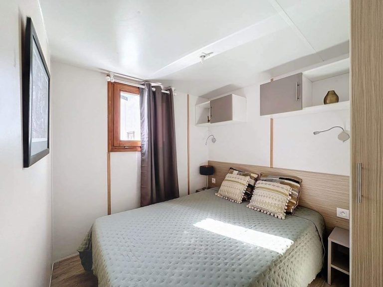 Chalé Rooftoop Bungalow Pool View e Bungalow Rooftop Alvor View do Summer Cascade Alvor Apartments & Suites. Ideal para suas férias no Algarve.