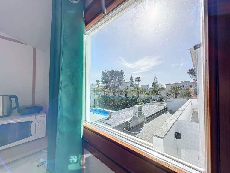 Chalé Rooftoop Bungalow Pool View do Summer Cascade Alvor Apartments & Suites. Ideal para suas férias no Algarve.