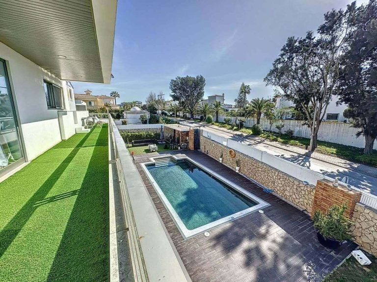 Chalé Rooftoop Bungalow Pool View do Summer Cascade Alvor Apartments & Suites. Ideal para suas férias no Algarve.