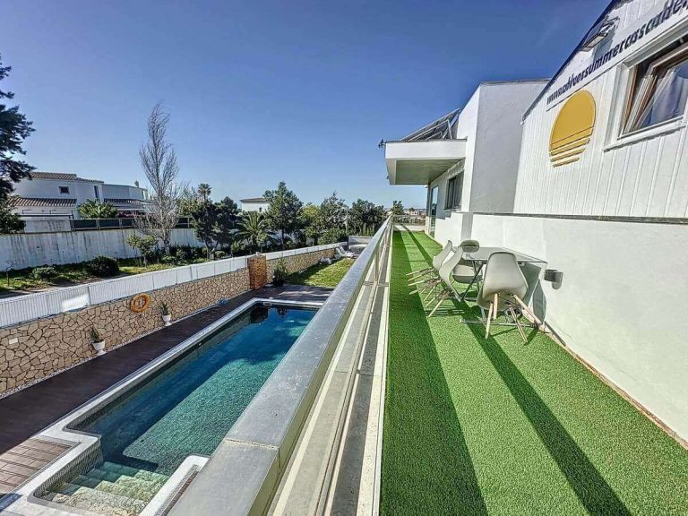 Chalé Rooftoop Bungalow Pool View do Summer Cascade Alvor Apartments & Suites. Ideal para suas férias no Algarve.